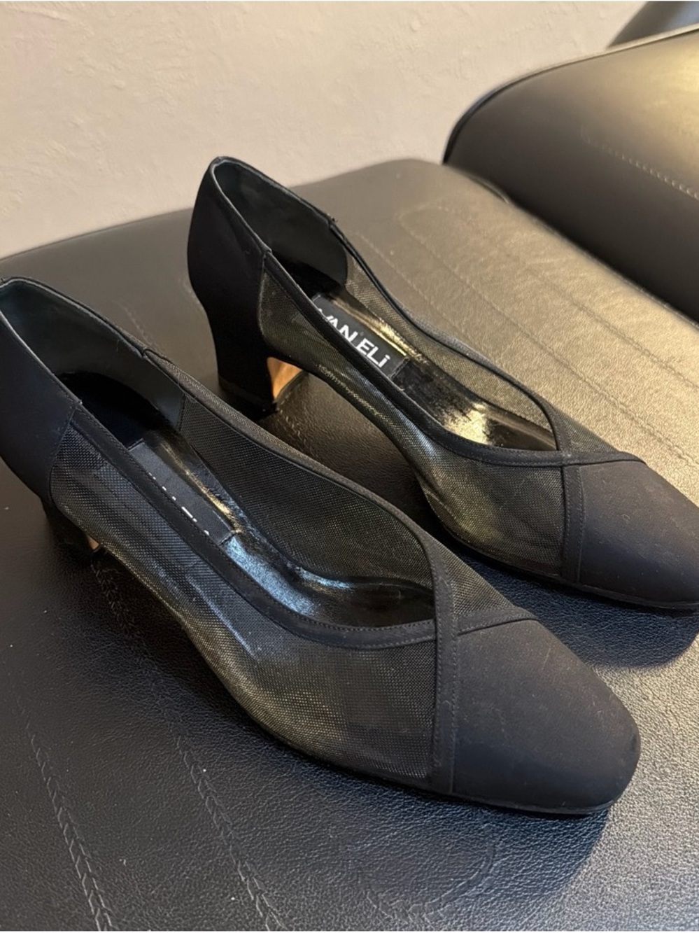 Black mesh kitten heels pumps